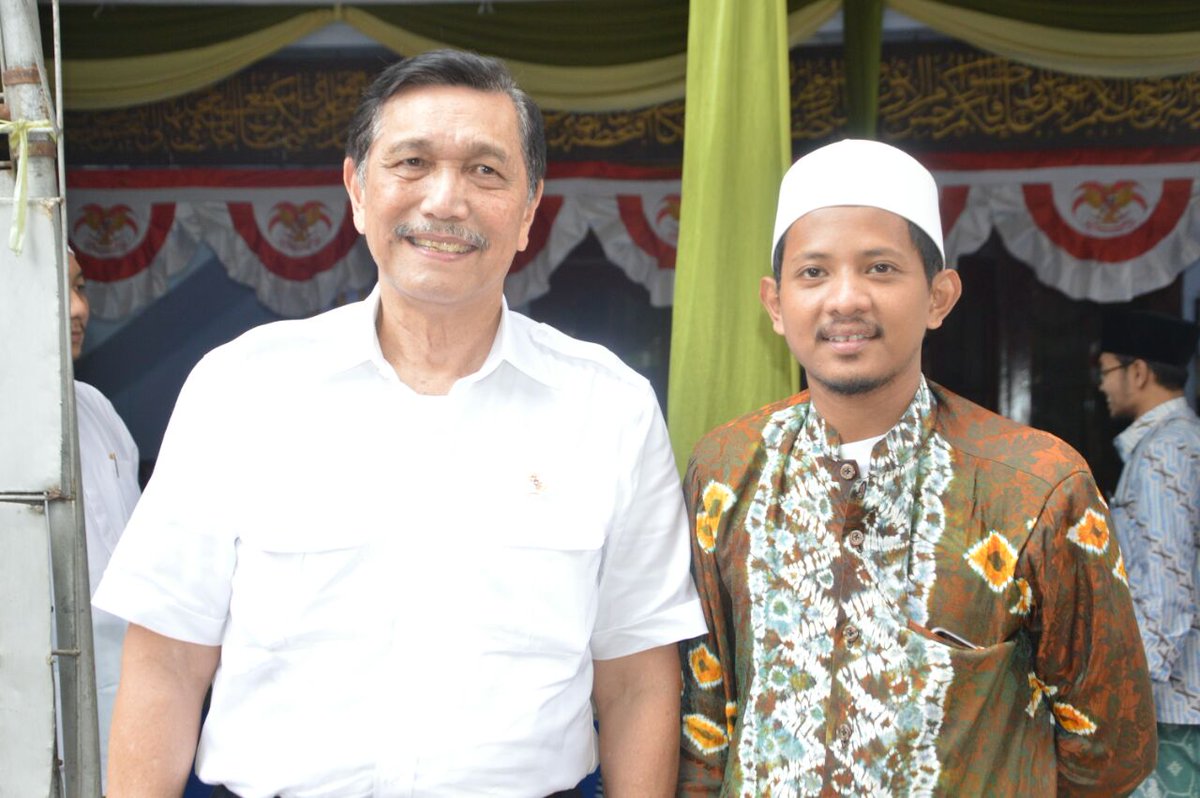 Ra <a href="/nashih79/">nasih aschal</a> ktua DPD <a href="/NasDemBkl/">NasDem Bangkalan</a> ma Jenderal Luhut  yg berkunjung ke PP SYAIKHONA KHOLIL BANGKALAN cc <a href="/NasDem/">Partai NasDem</a> <a href="/Fraksi_NasDem/">Fraksi NasDem</a> <a href="/fraksinasdem_4/">FraksiNasDemJatim</a>