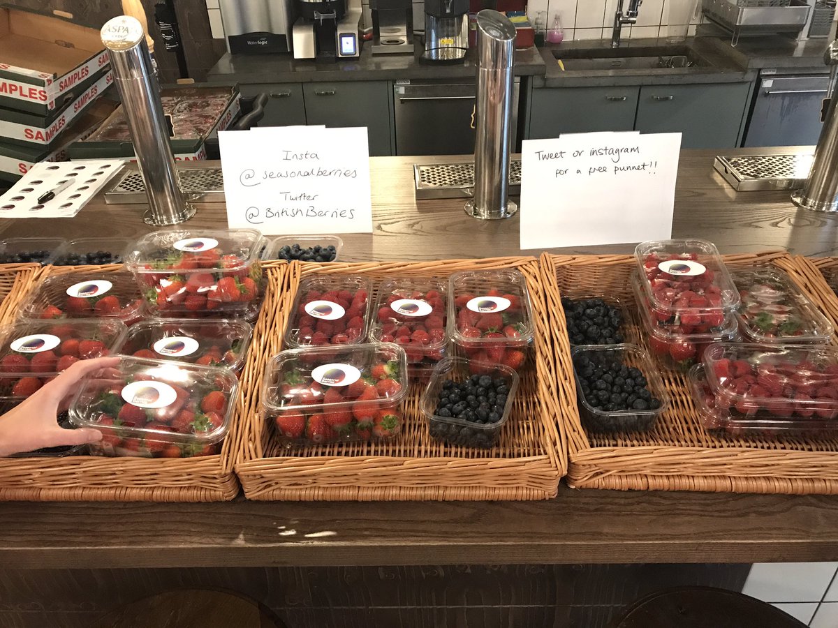 sonalcha's tweet photo. Yum... fresh berries in the office today thanks to @britishberries 🍓🍇🍒 https://t.co/VdcT5Uc9a7