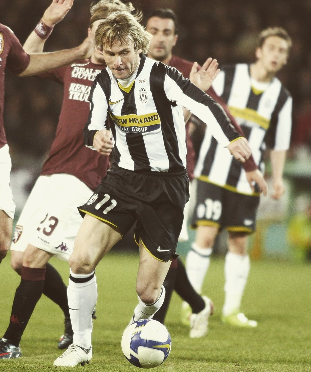 ClaMarchisio8's tweet photo. Grinta, velocità, concretezza e leadership in campo come fuori. Tanti auguri Pavel! #PN11 #happybirthday #juventus #Legend https://t.co/XQkn0Dv1zi