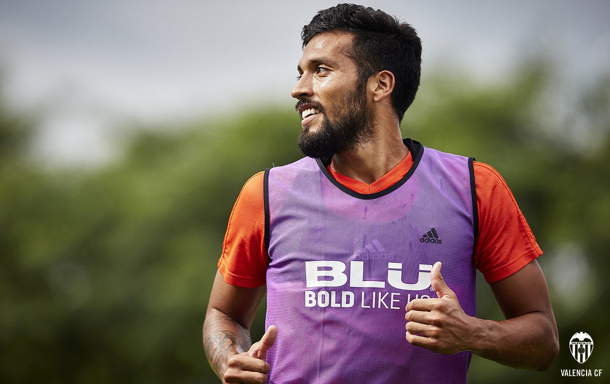 valenciacf's tweet image. 📷Ya tenemos a @Garay_24 de vuelta con el grupo

¡Y con una gran sonrisa! 😀

Bienvenido de nuevo 😉

#SomVCF