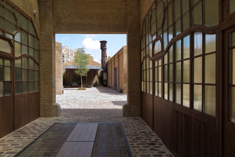 corts_ximo's tweet photo. Visitant Bombas Gens Centre d'Art. Edifici d'estils racionalista i art déco projectat per l'arquitecte valencià Cayetano Borso di Carminati. https://t.co/xR7nwfAAhC