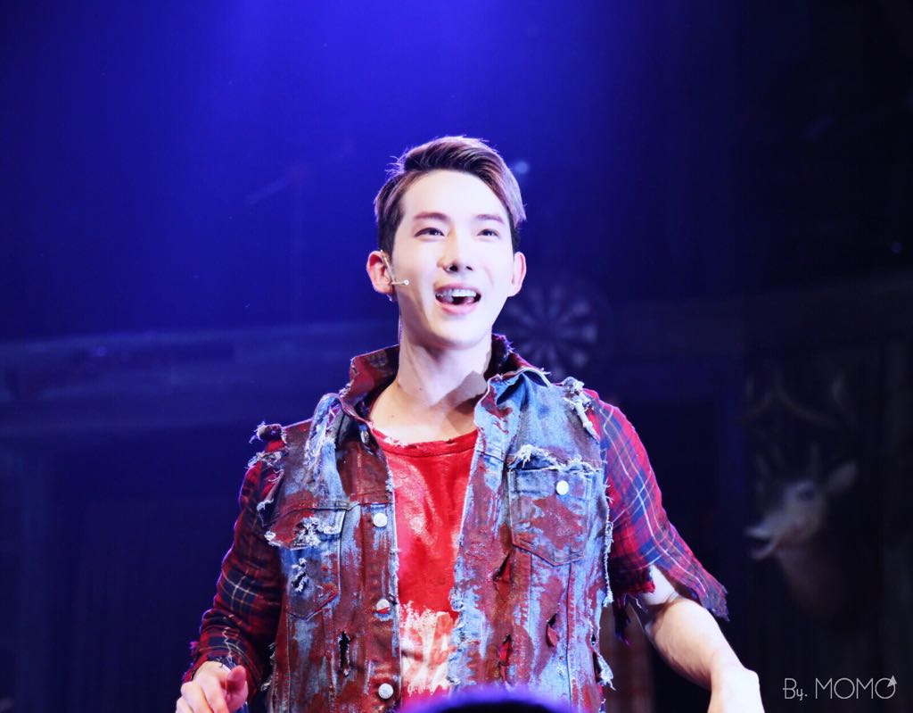 kimhyunji4's tweet photo. #조권 #jokwon #스캇 #이블데드 #커튼콜 #잘생쁨내배우 
170829 20시

어제도 미모 열일함❤️
또 한 가득 행복한 미소 짓고 권이를 바라봤겠지😅🙈
권이가 이쁜걸 어째요😋
@2AMkwon https://t.co/oOZvUsFrYk