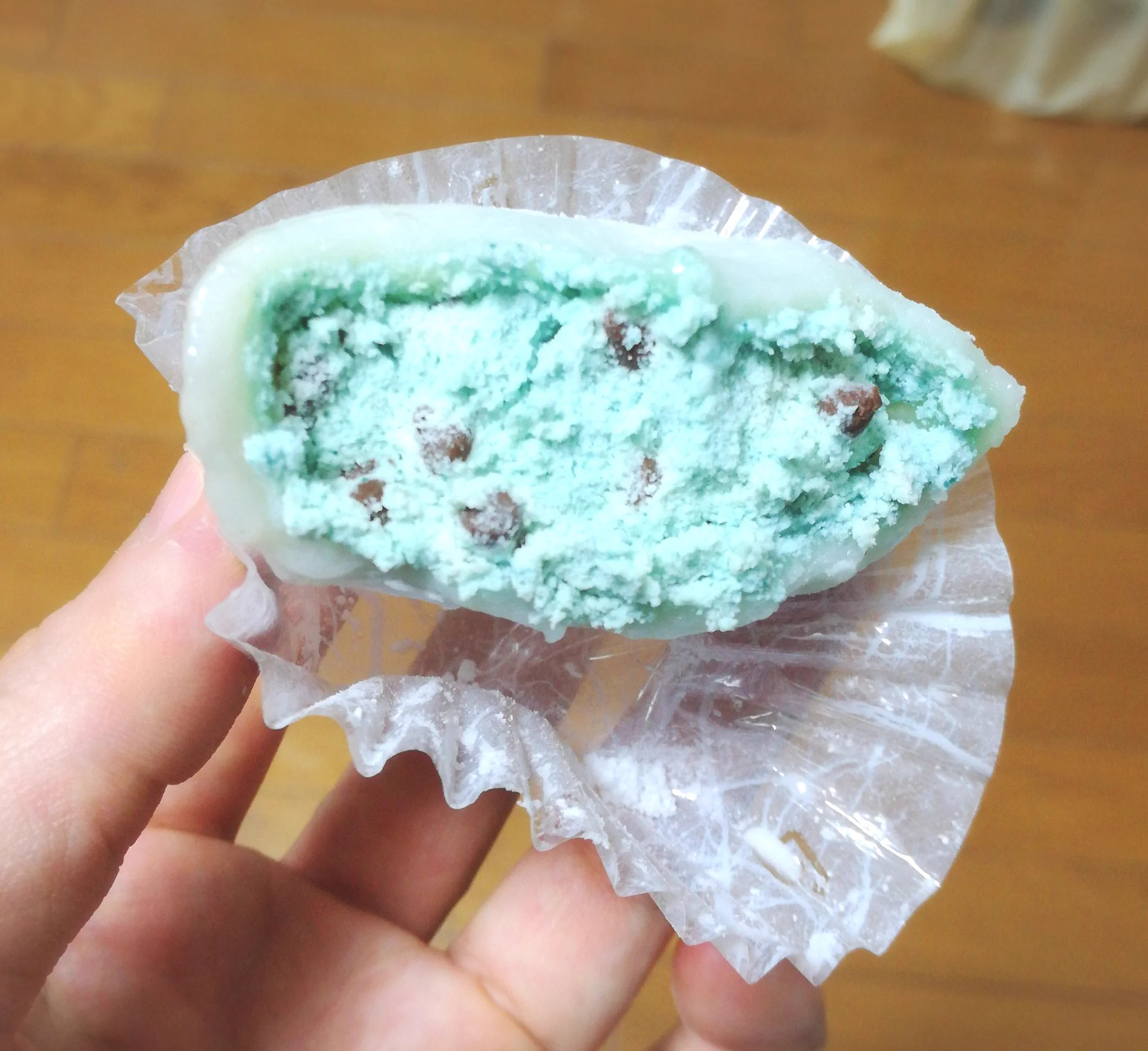 セブイレの「もちとろチョコミント」をチンしたら「雪見だいふくチョコミント」になる！