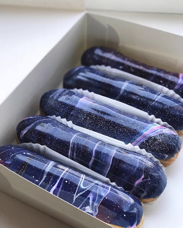 ウクライナの洋菓子店が考案！スイーツと宇宙ロマンが融合した「銀河エクレア」すごすぎ！