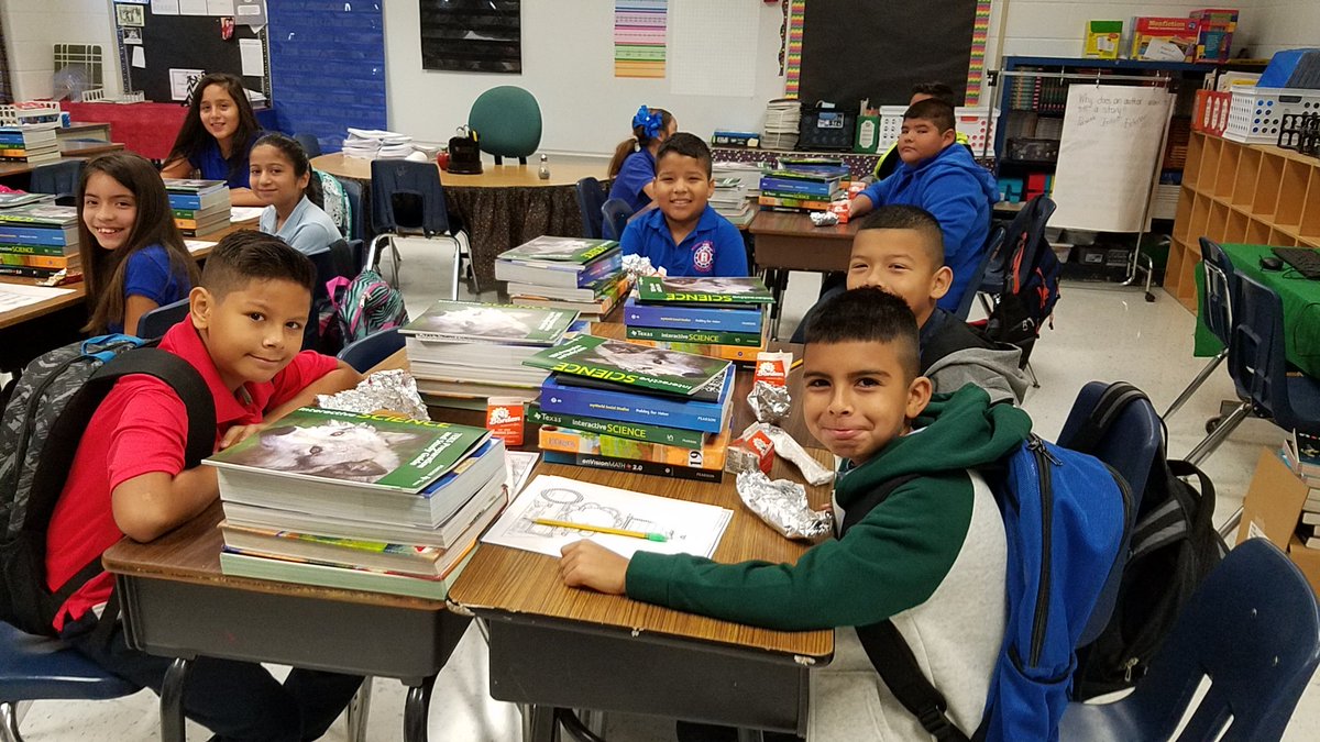 oscarcantu_jr's tweet photo. Thanks for a great beginning to our school year! #RussellES
#bestyearever https://t.co/NKt48Ct4Mh