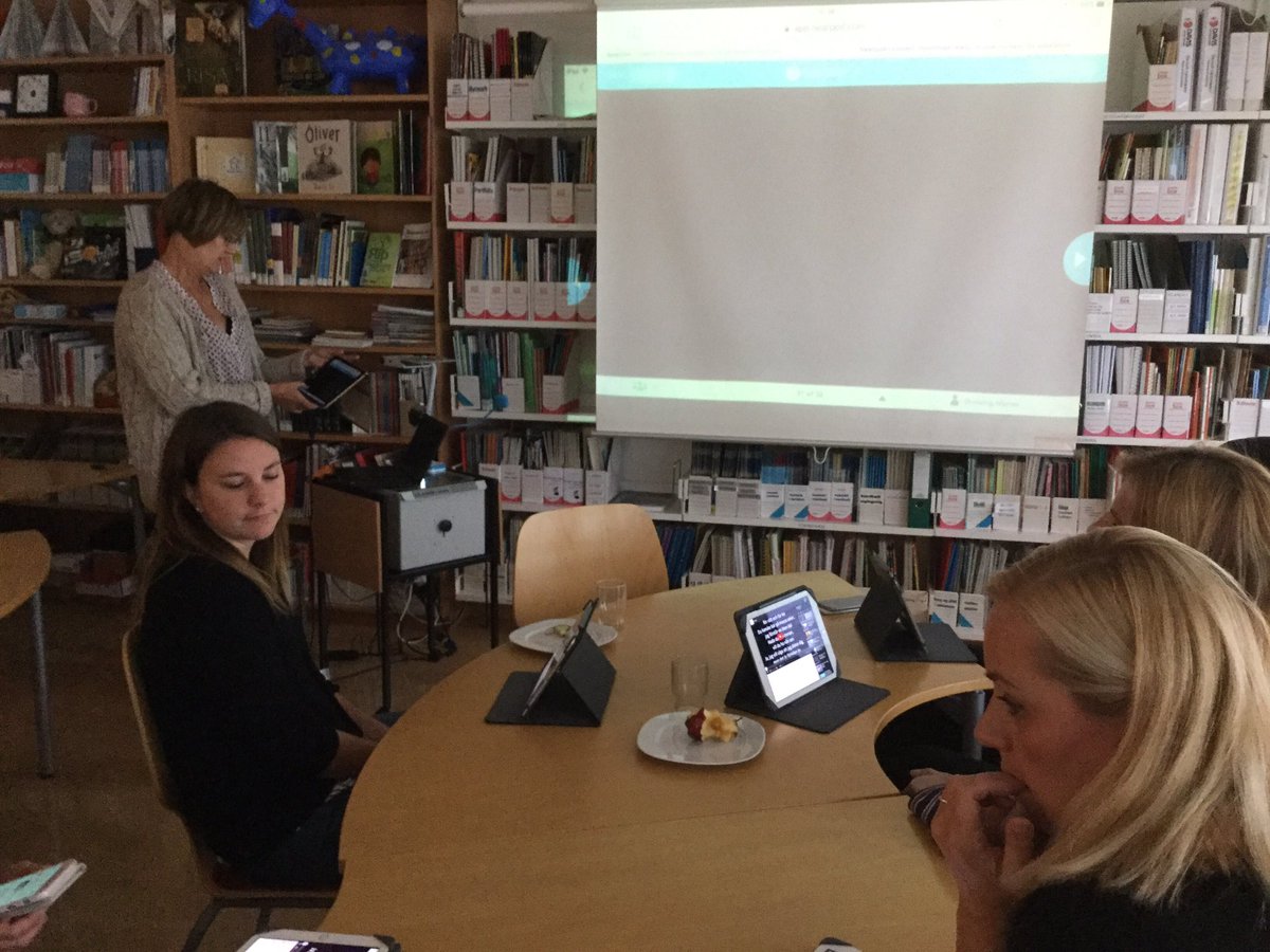 snaelandsskoli's tweet photo. Kennarar frá @Runbacka í skemmtilegri heimsókn. https://t.co/SV4P63YEeU