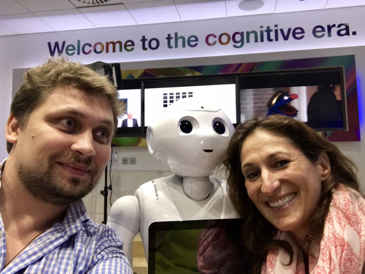 BESTinfo_FR's tweet photo. Un nouvel ami BESTINF0 dans le cognitive era du client Center IBM #ibmbpsym https://t.co/JxDlOPBXLX