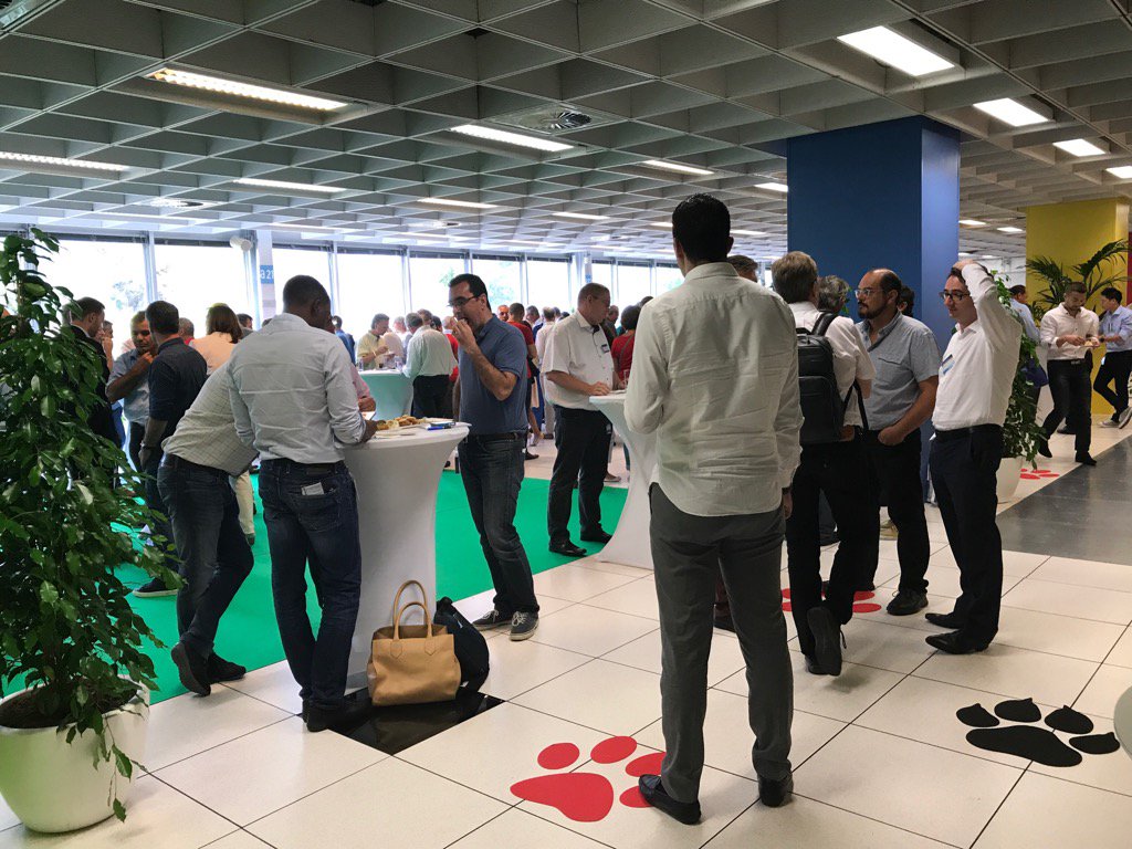 GerentSybille's tweet photo. #ibmbpsym pause déjeuner 😁@JCKNOERTZER https://t.co/JD2jTWG7sc