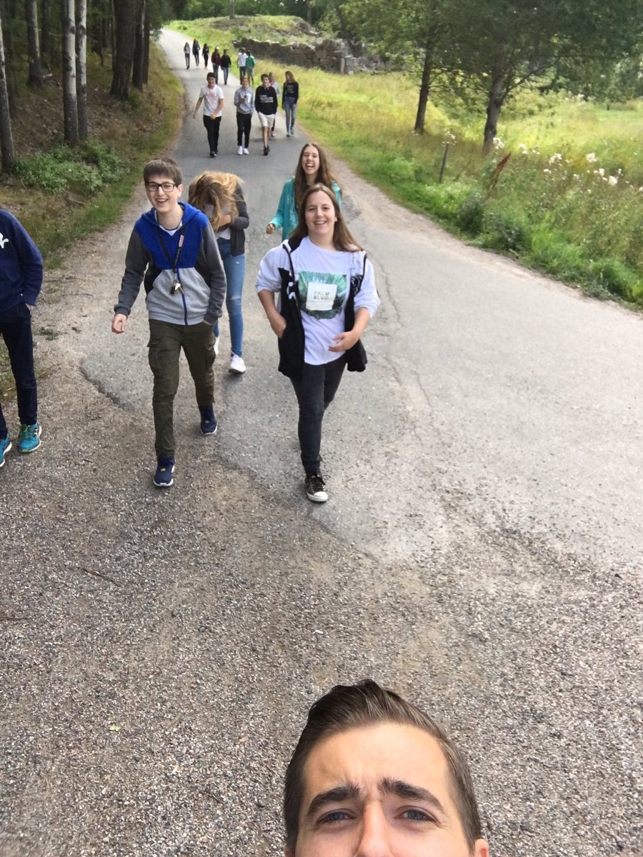 MatssonOscar's tweet photo. Jättelång lektion.Vi tog med en frågeställning och gick ut.När vi kom tillbaka hade den blivit en konsekvensanalys.Inte dumt. #vistaskolan https://t.co/mCEfunglGC