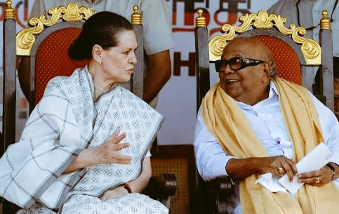 RajRules4's tweet photo. உன் குத்தமா ?
என் குத்தமா ?
யாரை நானும் குத்தம் சொல்ல ?

பச்சப் பகஞ்சோலயிலே
பாடி வந்த பைங்கிளியே !

இன்று நடை பாதையிலே
வாழ்வதென்ன மூலையிலே ? https://t.co/R2aVNP2p7D