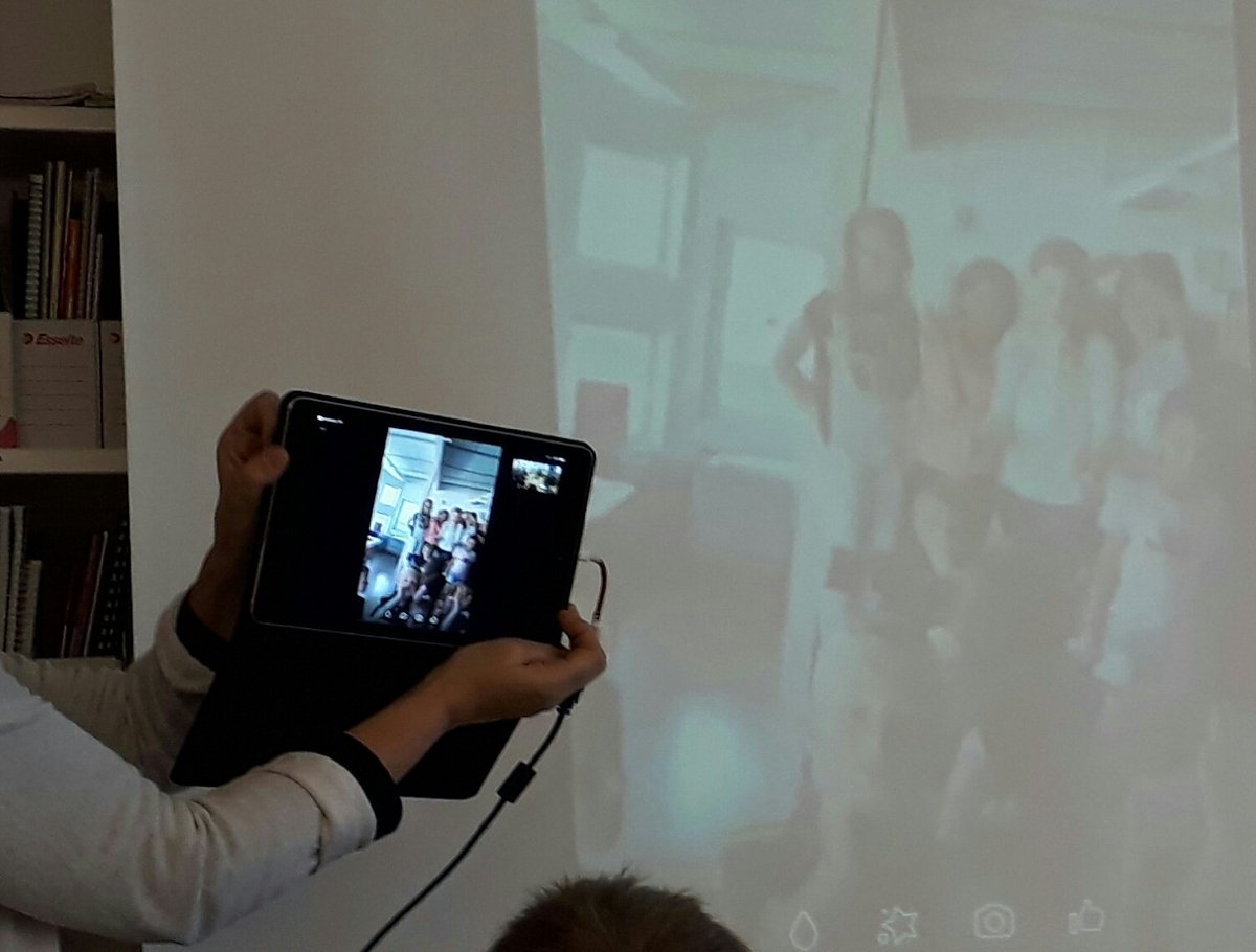 LKlingstedt's tweet photo. Elever på #Runbacka deltar i studiebesök på @snaelandsskoli via Skype #runisl @caskoglind https://t.co/MJ0199s7yF