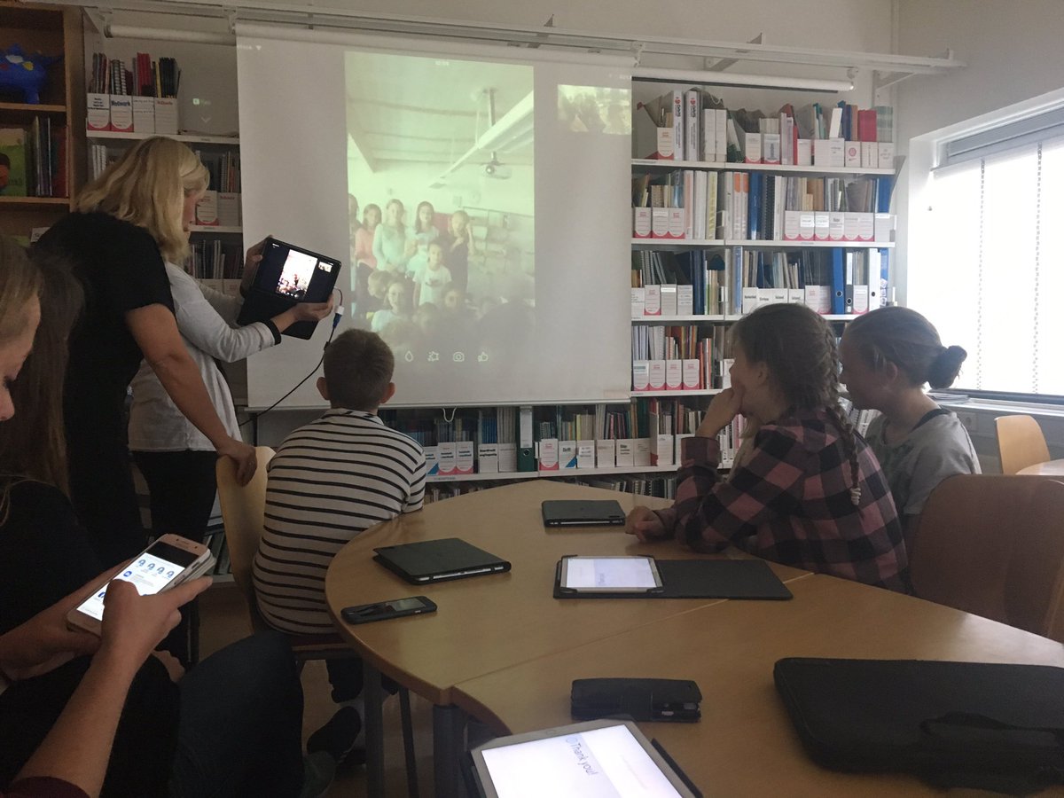 marnyst's tweet photo. Samarbete mellan @snaelandsskoli och @Runbacka. Vi använder Skype och utbyter frågor om länderna #Runbacka #Solskol https://t.co/QtdLaotjCs