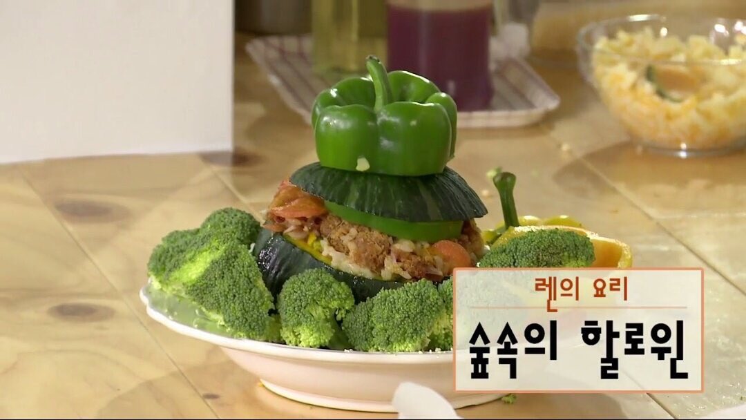 ohmybakkob's tweet photo. 그의 초기작 《숲속의 할로윈》 https://t.co/l84dPWEPKi