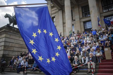 Knowledgelab2's tweet photo. Commissione Ue per l'Ue-19 è tornato a salire di 0,6 punti, a 111,9, https://t.co/YPXWKxo3xo #economia #europa https://t.co/lORkHfFHNb