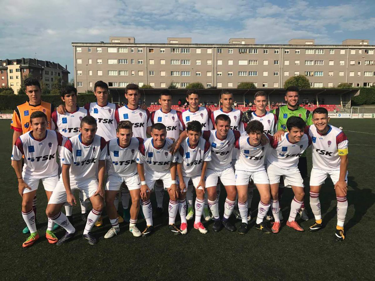FutbolTK_'s tweet photo. "El TSK Roces arranca otra temporada en la máxima categoría juvenil" https://t.co/nt7VLON812 https://t.co/F2giiNSgvE