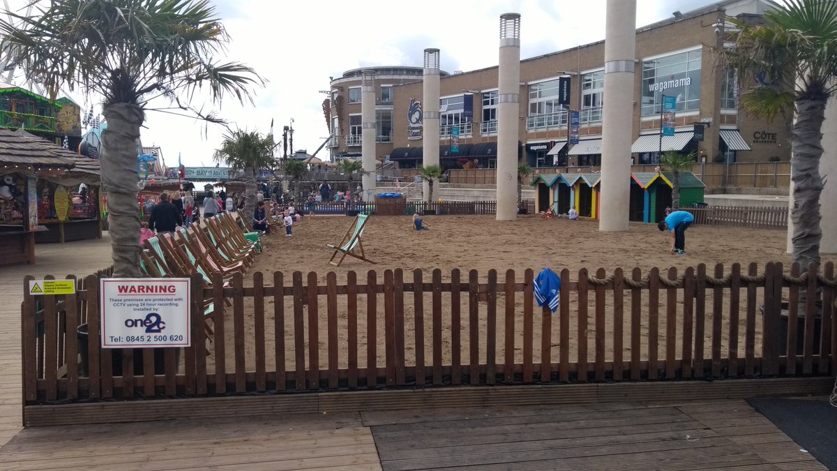 NeathJack1's tweet photo. #FakeBeach #FakeBay https://t.co/UkCo2au9ry