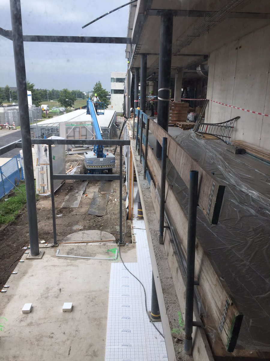 Bestickering van Lab3 ism <a href="/100kilo/">Sybo</a> in het <a href="/antoniuszkh/">St. Antonius Ziekenhuis</a> in Utrecht:

Doorgang op de 1e verdieping naar het nieuwe Geboortecentrum!