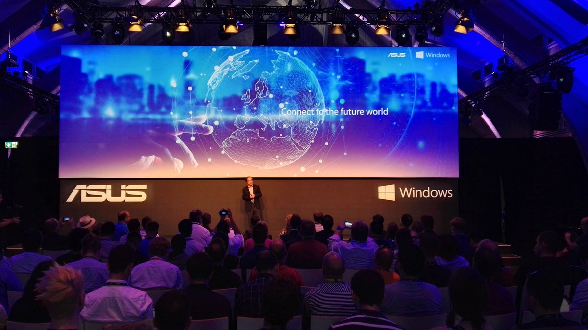 notebookitalia's tweet photo. Asus keynote at IFA 2017 potete seguire il live streaming su https://t.co/lLeskQu4fT #asus #IFA2017 #theedgeofbeyond https://t.co/BjabUnmMNY