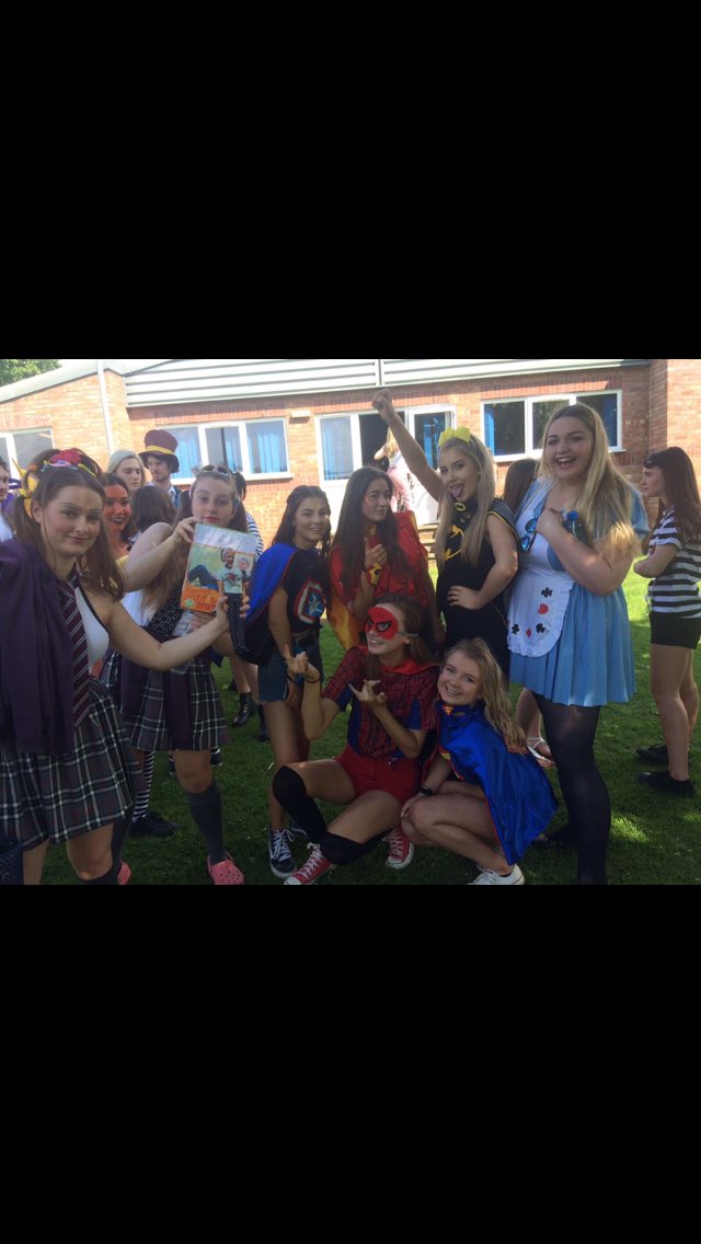 char_worm's tweet photo. Happy birthday chicken @IzzyNoto !!!! Hope u have a lovely day and don't eat too many noodle🉐🍣🎎 https://t.co/TmmuXyNSPZ