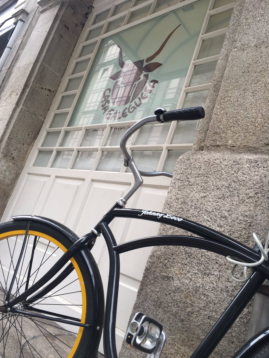 galeguesa's tweet photo. @casagaleguesa by #johnnyloco en rua Oporto, 7 en Vigo. De nuestra finca a tu mesa!! #galeguesa #casagaleguesa #galegueseiros #galegueseiras https://t.co/cU2MhcCr6g