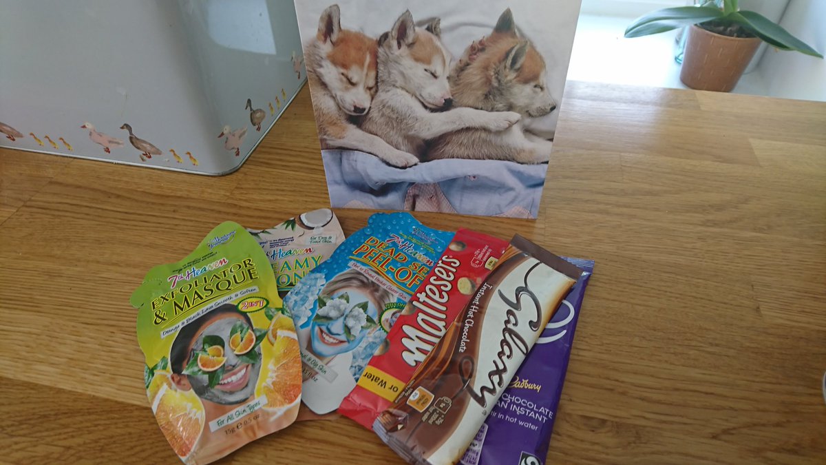 katwilson04's tweet photo. @LittlePink_Blog Thank you so much for my little package that just arrived! Has made my day!! #spooniepost https://t.co/TAIEJUsTsS