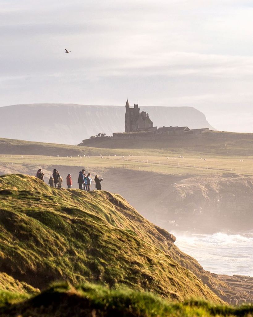 allaroundeire's tweet photo. Currently looking outside at the rain and wishing I was back in magical Sligo instead! ✨☘️ #mullaghmore #benbulbin… https://t.co/bVSSz3ligw https://t.co/vRcRcI8Ntz