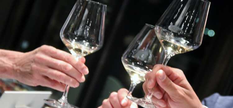 WineTube's tweet photo. #winetube blog: Grab life by the stem https://t.co/flWvunj3fk #WineBasic #wine #winelover https://t.co/9z9Eu1ttPX