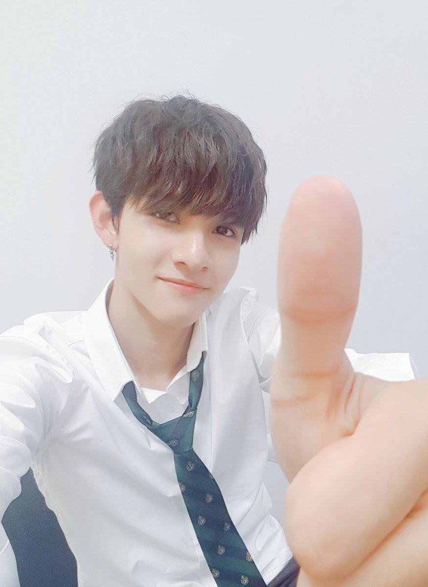 bravepunch_'s tweet photo. 170830 #쇼챔피언 #식스틴 무대 완료!❤
갑자기 날씨가 많이 추워졌어요 감기 조심하는 걸로 해요 우리😭 오늘도 몸과 마음으로 함께 해준 #가넷 이 최고��!
#Samuel #사무엘 #Sixteen #SHOWCHAMPION https://t.co/ZLaarLIBNX