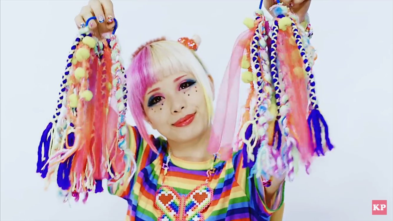 【e-5】毛糸エクステ ヘアゴム❁カラフル ニコちゃん 原宿デコラ 個性的 派手 e-5】毛糸エクステ ヘアゴム❁カラフル ニコちゃん 原宿デコラ 個性的