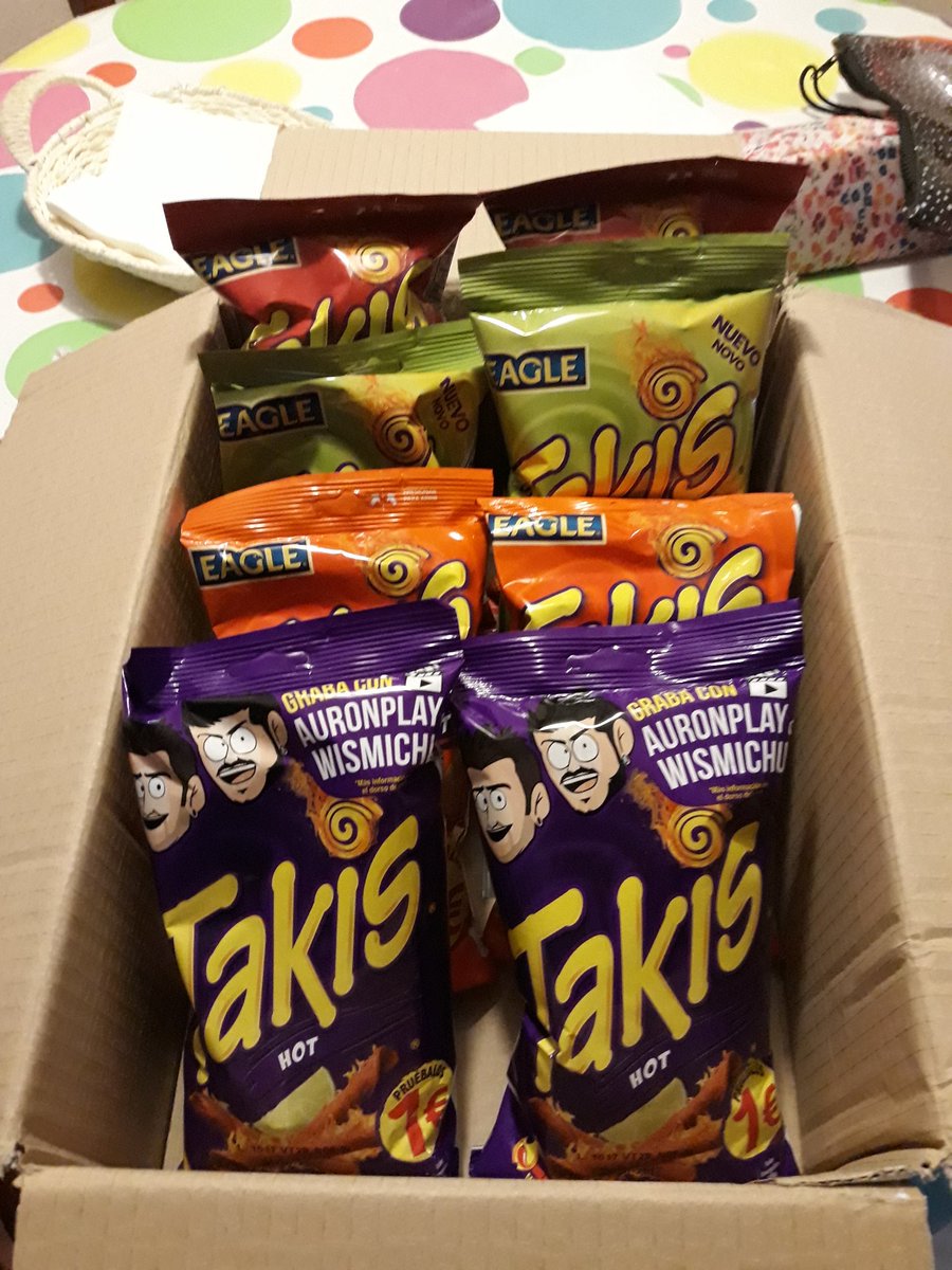TakisEsp's tweet photo. Si quieres ganar un lote de Takis como ellos, haz RT a este tweet y di con quién te los comerías todos (pero todos) https://t.co/rbQ8urC0Ci https://t.co/WFuNpihUnO