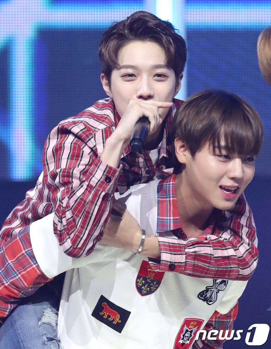 FahXiah's tweet photo. ไลควานลินนนนนน นี่มาขึ้นขี่หลังจีฮุนได้ยังไงง ยอมเด้ออออ ยอมแล้วววววววว https://t.co/HUkzc1GryW