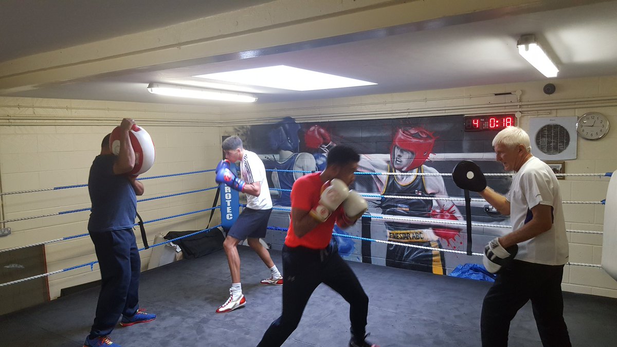 Shaz_SMAC's tweet photo. @harleybenn & @sheeraz_hamzah putting in a proper session at Five Star ABC πππ
#DoubleTrouble #peptalkboys #Boxingnut https://t.co/LxI7rhzBam