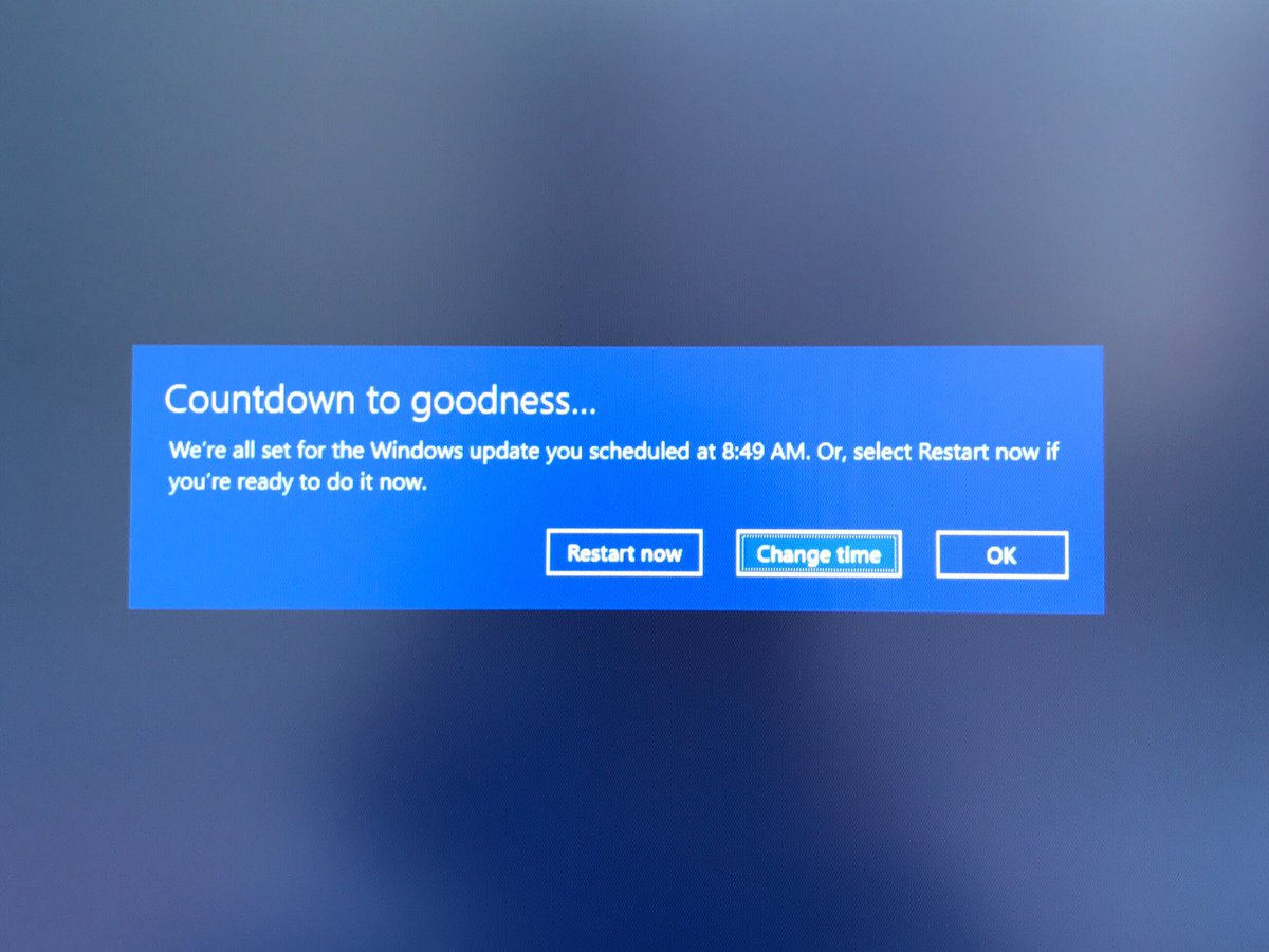 CMachnow's tweet image. These mornings when you come to work and are greeted with a screen like this ... made me smile nevertheless! #windows #updates #developerfun
