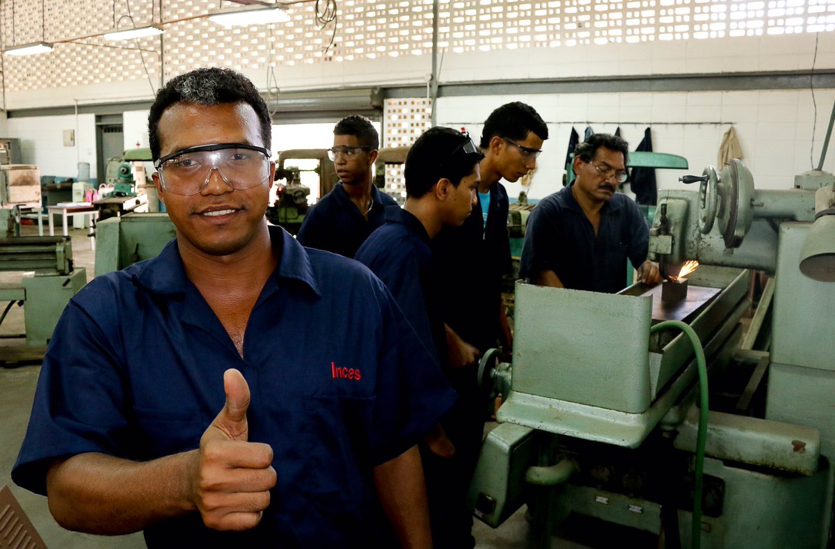 JauaMiranda's tweet photo. Hoy el INCES forma a nuestra muchachada para un trabajo liberador,para que sean protagonistas de un nuevo modelo económico #EncuentroPopular https://t.co/5mpwrmetta