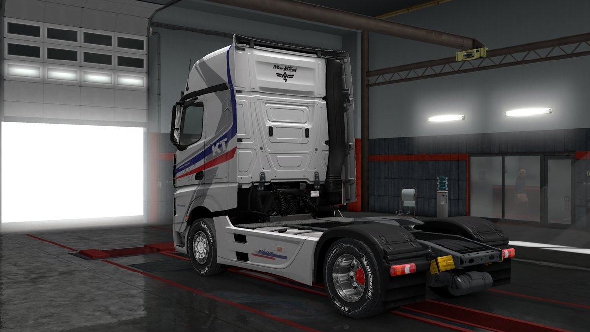 Junnky77's tweet photo. new decals on our trucks. follow us on facebook: https://t.co/3MWtAgqAQX
@SCSsoftware @TruckersFM 
#klementransport #marking #slovenia https://t.co/xzNg33Le1r