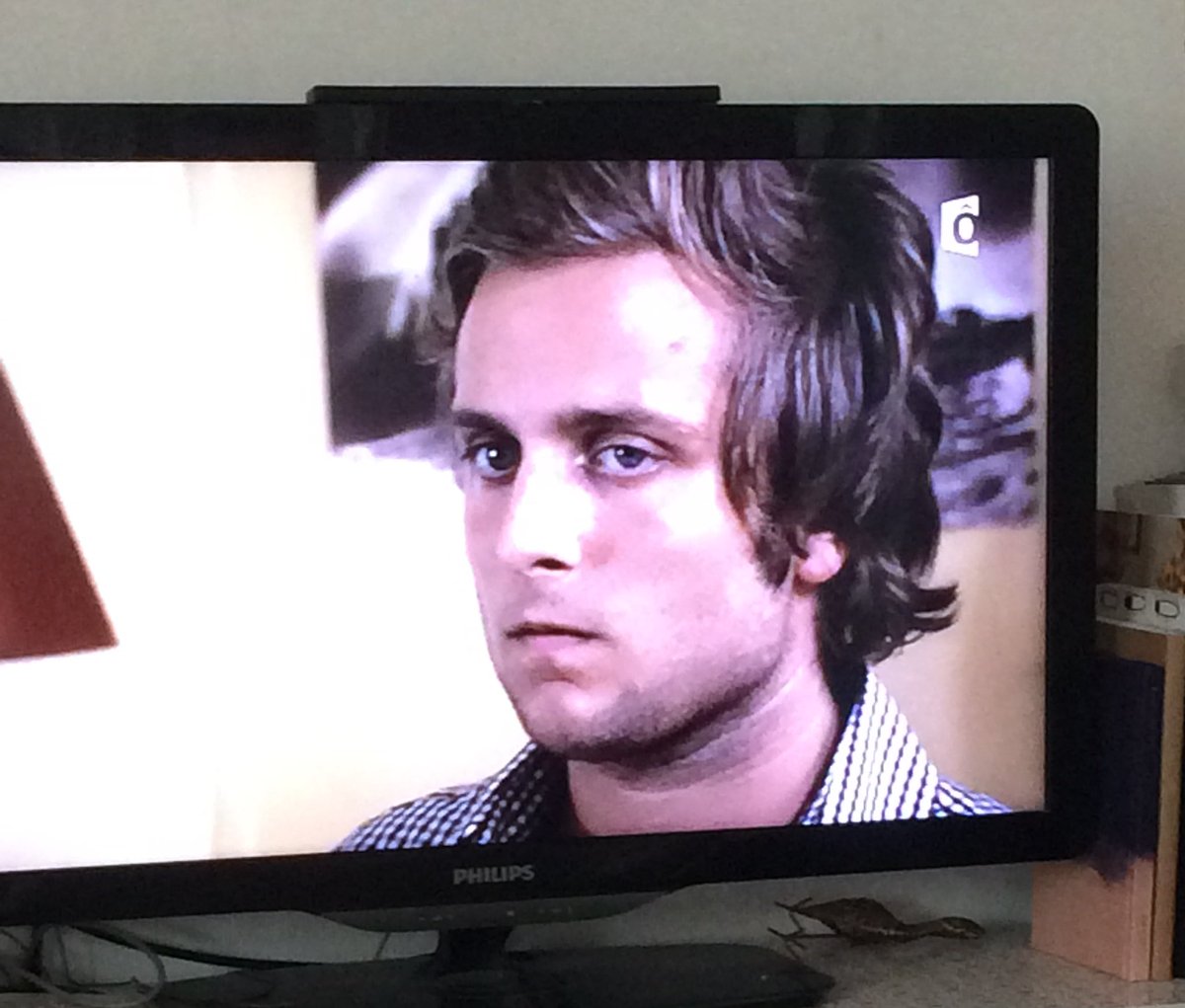 Tanu_kiki's tweet photo. @TontonMcfly c'est bien toi dans "famille d'accueil" ? https://t.co/dBlRWNP7Fe