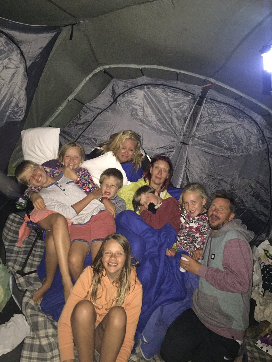 vanessa_archer's tweet photo. #funcamping โบ๏ธ #bighangover https://t.co/aSarInaxBZ