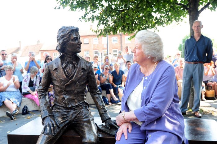MilwynCasting's tweet photo. Keats in Chichester unveiled by Mrs Bucket, sculpted by Vincent Gray. https://t.co/Mu1xR22Ava