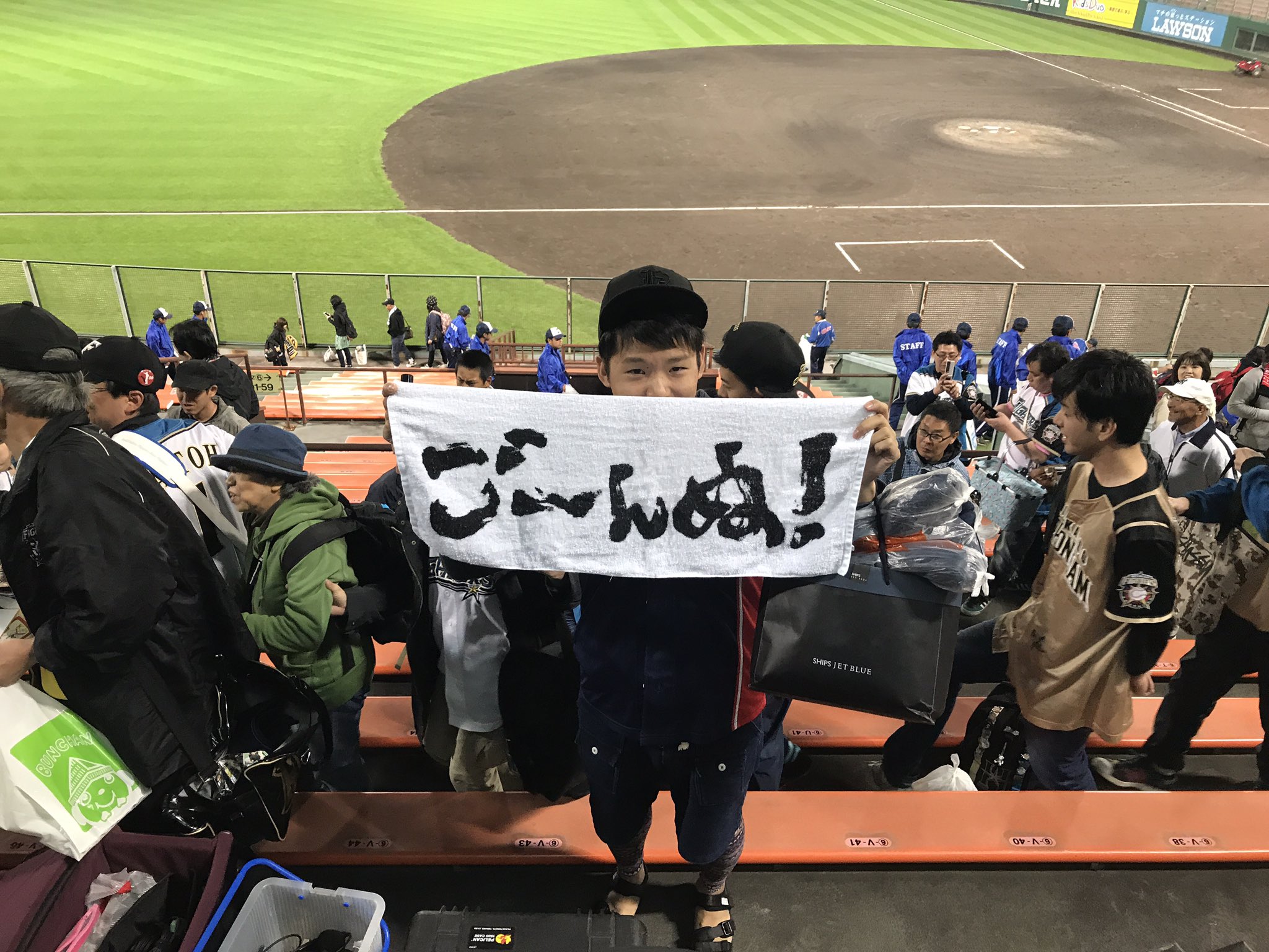 Yuji Kondo Sur Twitter ついに出た ドレイクの来日初hrとゴーンヌタオル In 旭川 Fighters Gaora Yuji Kondo Sur Twitter ついに出た ドレイクの来日初hrとゴーンヌタオル In 旭川 Fighters Gaora