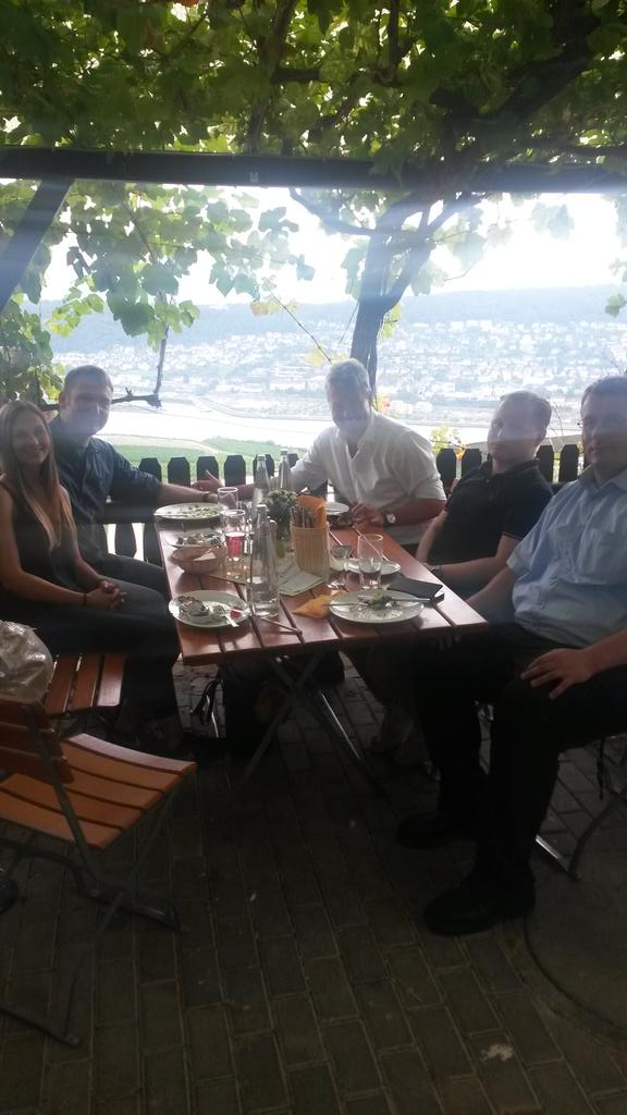Auf einen Riesling mit <a href="/PoggenburgAndre/">André Poggenburg</a> im Rheingau! Wunderschöne Kulturlandschaft und guter Wein. #AfD #Rheingau