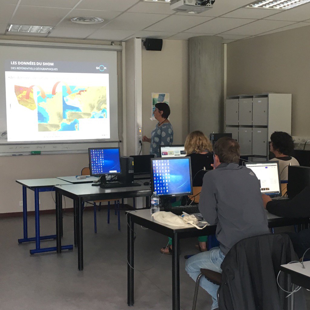 DoSimon480's tweet photo. #MerEduc17 - présentation des données du @shom_fr @MerEducation @IUEM_Brest https://t.co/k8P1CbHWki
