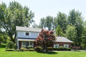 rachelcasto1's tweet photo. This charming #GroveCityOH home could be yours! #OhioRealEstate #HouseForSale #RacheltheRealtor  https://t.co/bH7gsCkokh https://t.co/8OQiWvL1Ul