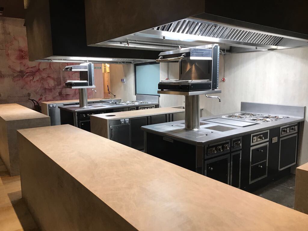 kitchenconsult_'s tweet photo. Y así nos ha quedado la cocina de @CoqueMadrid 😍 https://t.co/ShkBu7zpXE