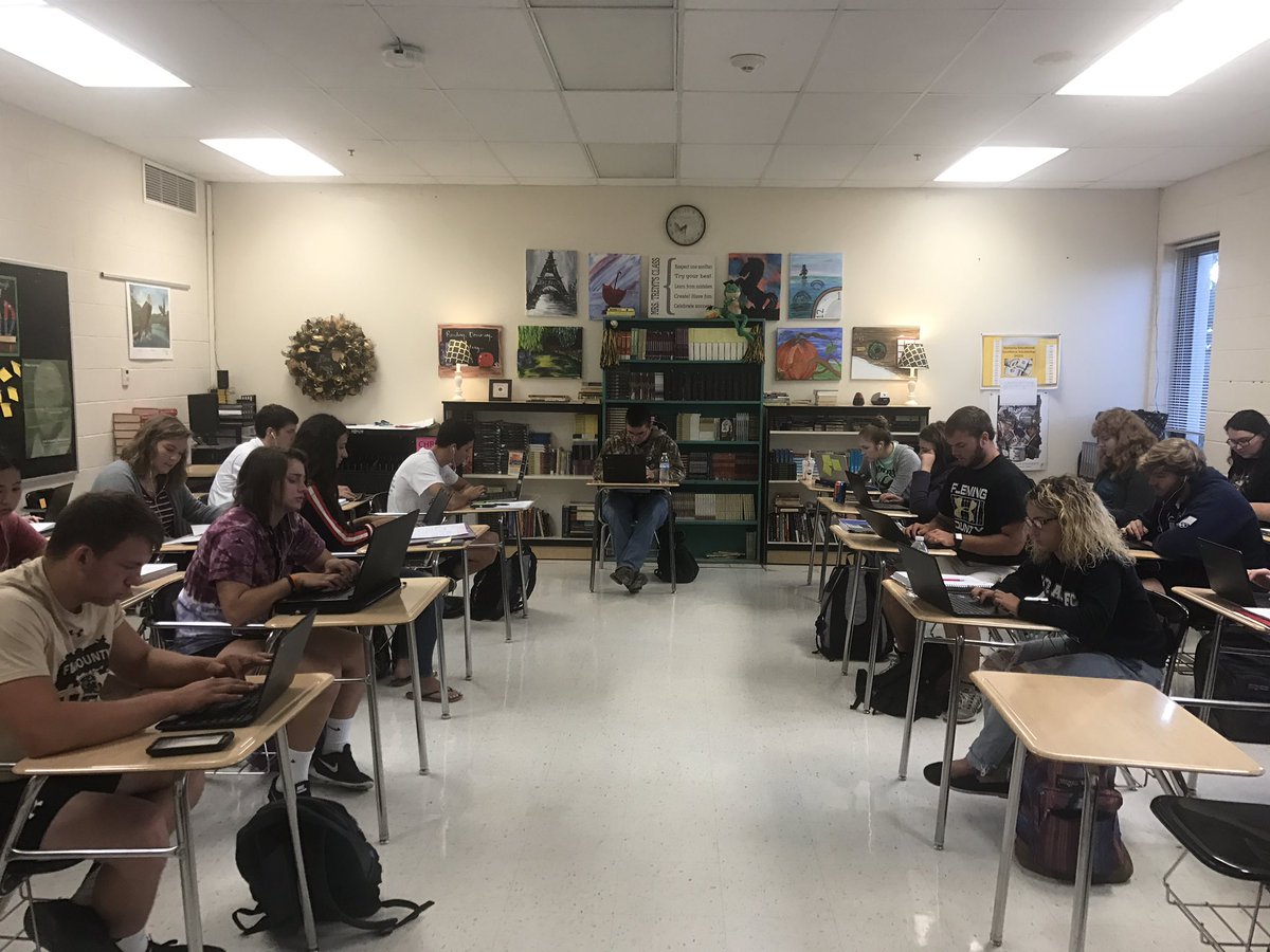 BrandieTrent1's tweet photo. #FCHSDenLife #ENG100 starts the day off "write." https://t.co/KxSA1POmMM