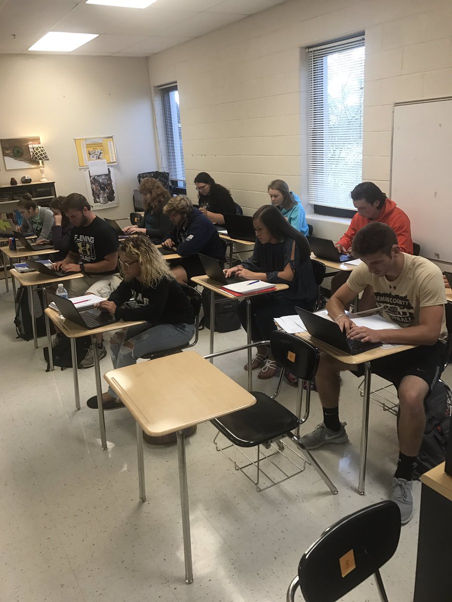 BrandieTrent1's tweet photo. #FCHSDenLife #ENG100 starts the day off "write." https://t.co/KxSA1POmMM