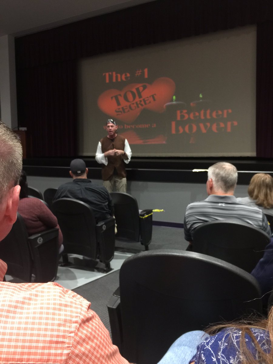 gailvos's tweet photo. Learning how to teach like a pirate! At Woodhaven High School! https://t.co/fRYgLWnKrC