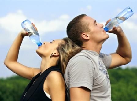 ProgDeportesSL's tweet photo. #TipsDeportes #Hoy
Beber una bebida con un alto aporte en sales durante el ejercicio.
Tu recuperación será más rápida. https://t.co/iM0rTTSx92