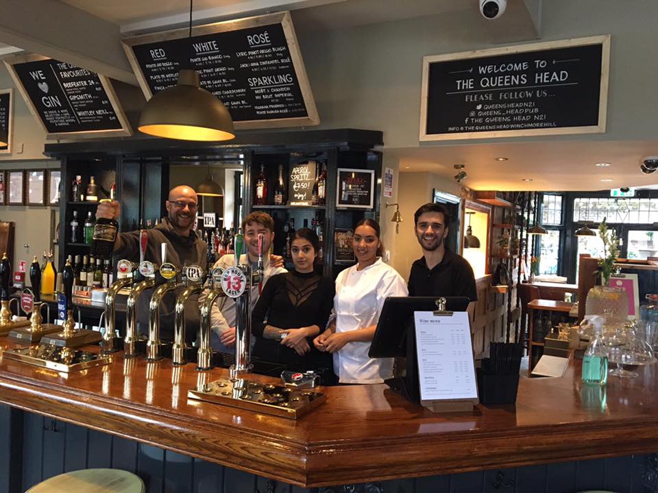 And we're off! The team is ready, the #pizza ovens are hot, the bar is stocked. Come and say hello!
Full menu on our website!
#winchmorehill