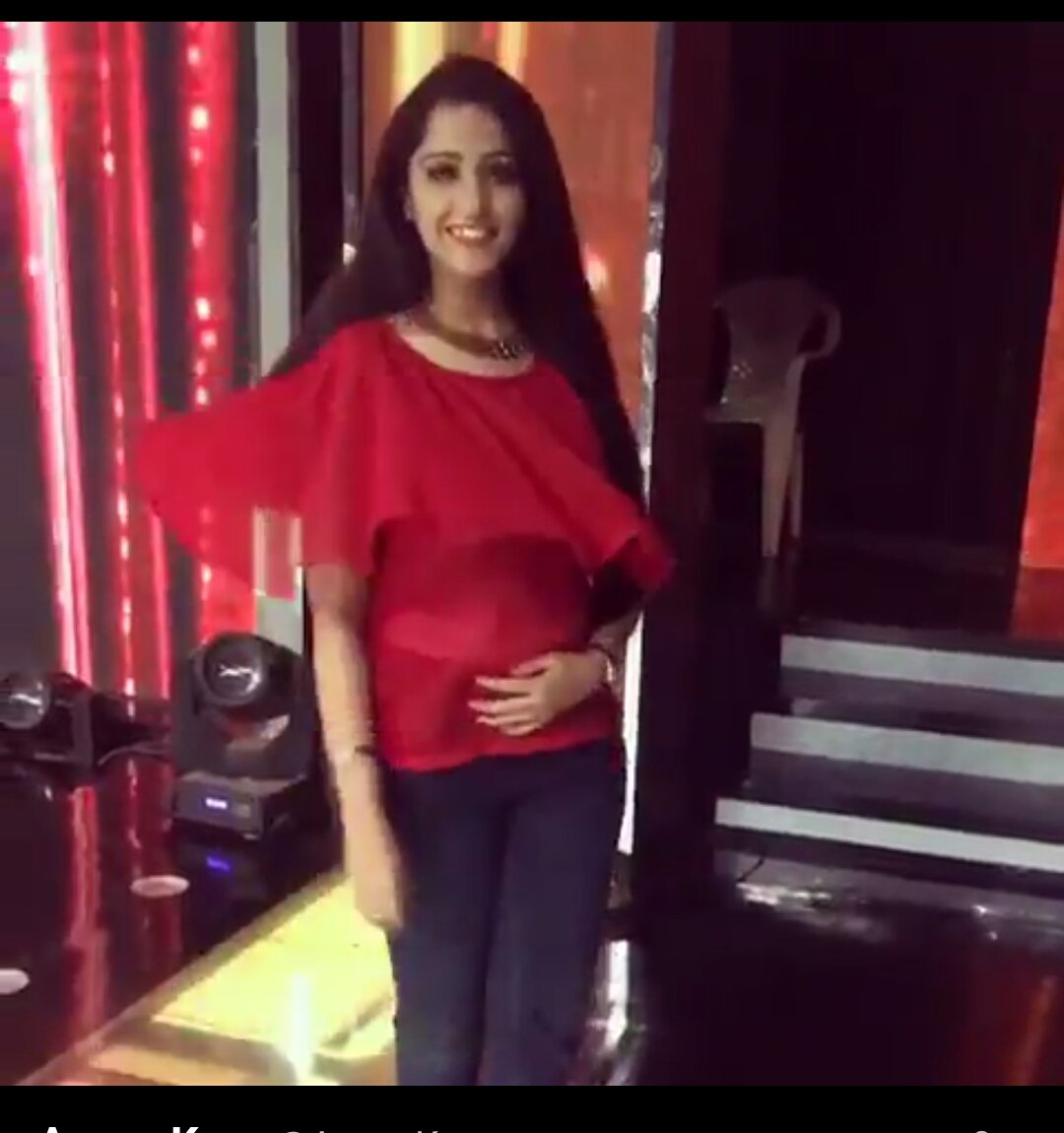 Simran46888824's tweet photo. @AseesKaur I want to huge you now😊 what a smile😍my love you looking so pretty my princess red colour pyaar ki nishaani hai aur aap meri 😉 https://t.co/duZtrdMFzV