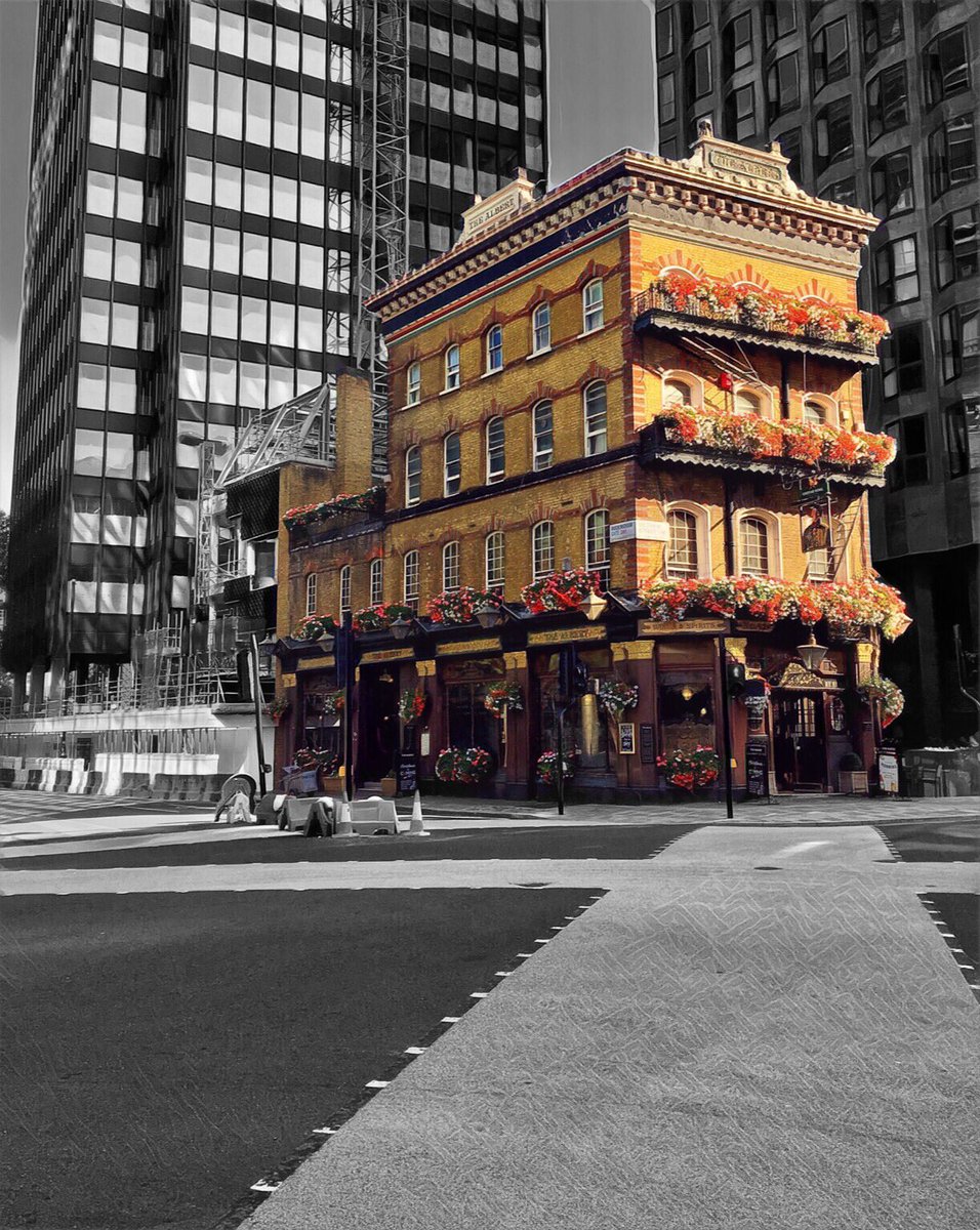 FollowThatBug's tweet photo. Standing proudly at the crossroads of #London's past and present. 🇬🇧💕

https://t.co/K1CPrwU9qo

#TheAlbertPub #lovelondon @visitlondon https://t.co/pB21DxNIWi